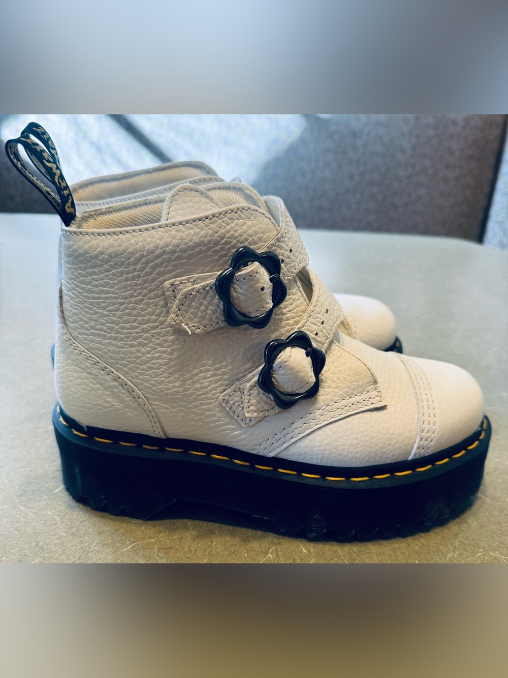 Dr Martens Devon Flower White Leather Platform Boots Size 7